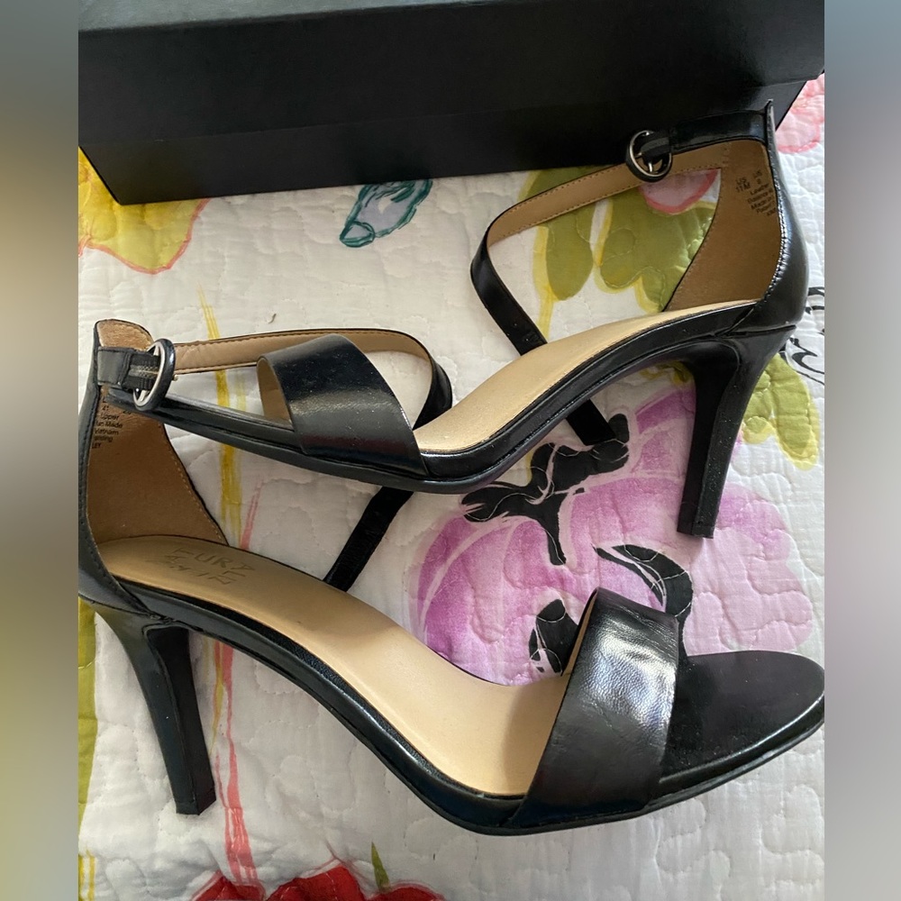 Naturalizer Black Sandals/heels size 11